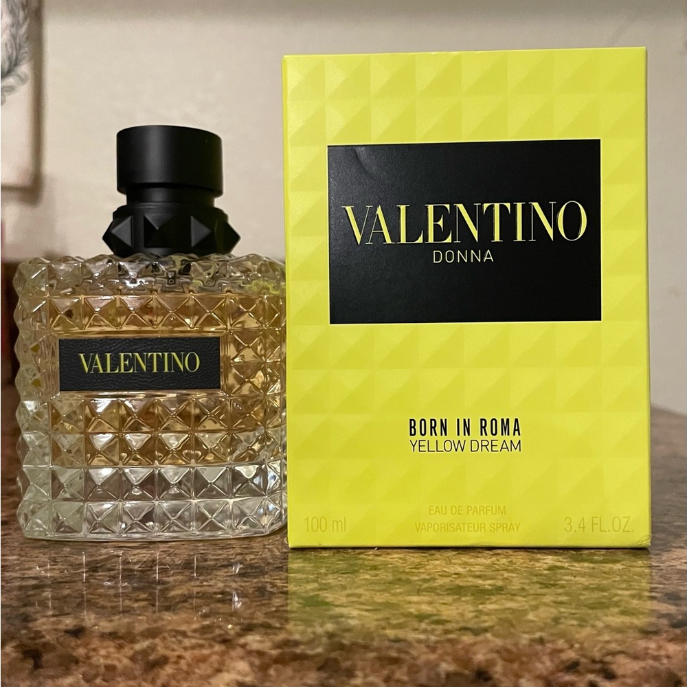 Soft smelling women perfume